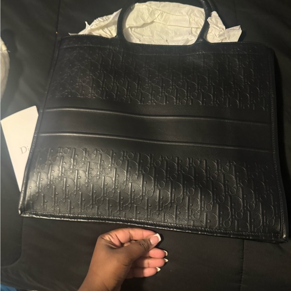 Designer Handbag.. - Picture 2 of 11